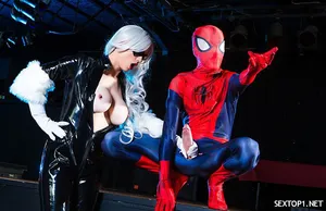 Em đồng nghiệp có vẻ ngoan nhưng khi say xỉn lại trở nên dâm như vậy