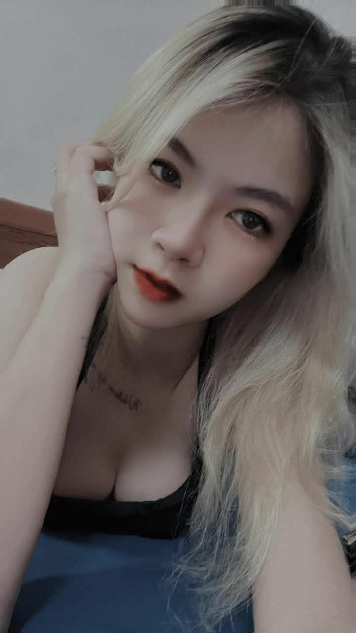 HMN-233 "Thưa ngài, vô đạo đức ごっこしよ" Người vợ đang trong giai đoạn kiệt sức, phụ trách việc làm kem, tán tỉnh và học việc. gặp Futaba Hikaru sau giờ học
